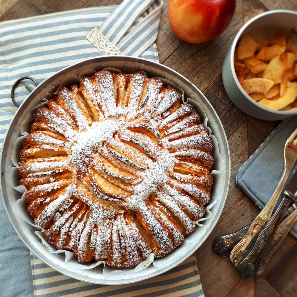 Torta di mele in stile vintage
