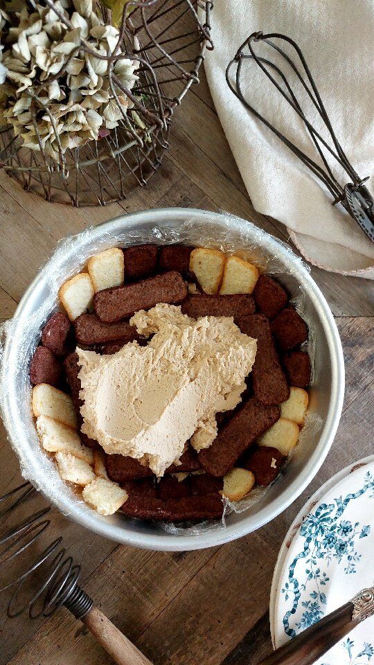 Morbido, voluttuosamente goloso, con la carica del caffè e del cioccolato... la ricetta di questo  ZUCCOTTO CIOCCO-CAPPUCCINO la trovate  nella mia gallery qui su IG.

Lo gustiamo a cucchiaiate?

Buon week end! 
Cristina ❤

#dolcifattiincasa #ricettafacile #dolcichepassione #foodbloggeritalia  
#ricettadelgiorno  #tortafattaincasa  #pastrylover #teamdelbuongiorno #foodbloggeritaliani   #cappuccinolover  #onmytabletoday  #foodfluffer #dolciinforno #passionedolci #semifreddo #cremaalcaffè #cappuccinotime #foodartclick #ricettedolci #cucinafacile #prettycake #stampo #backtoschool  #foodtutorial #foodphotographyandstyling #reelslove